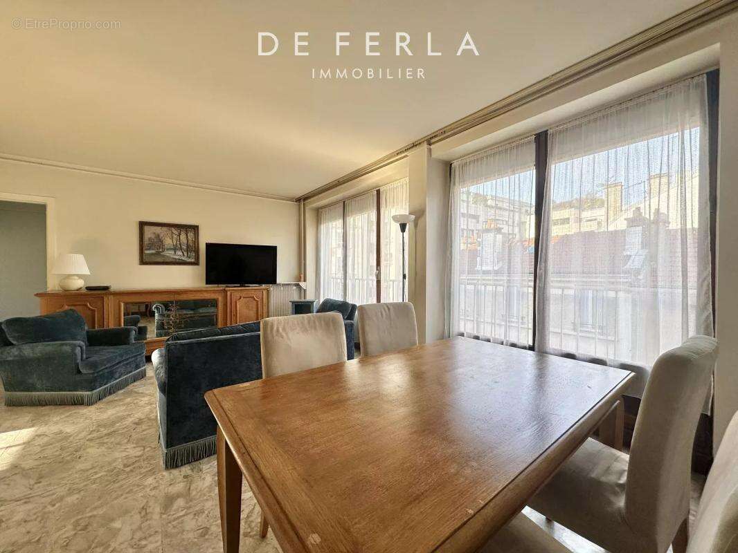 Appartement à PARIS-14E