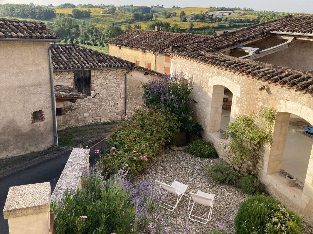Maison à CAHUZAC-SUR-VERE