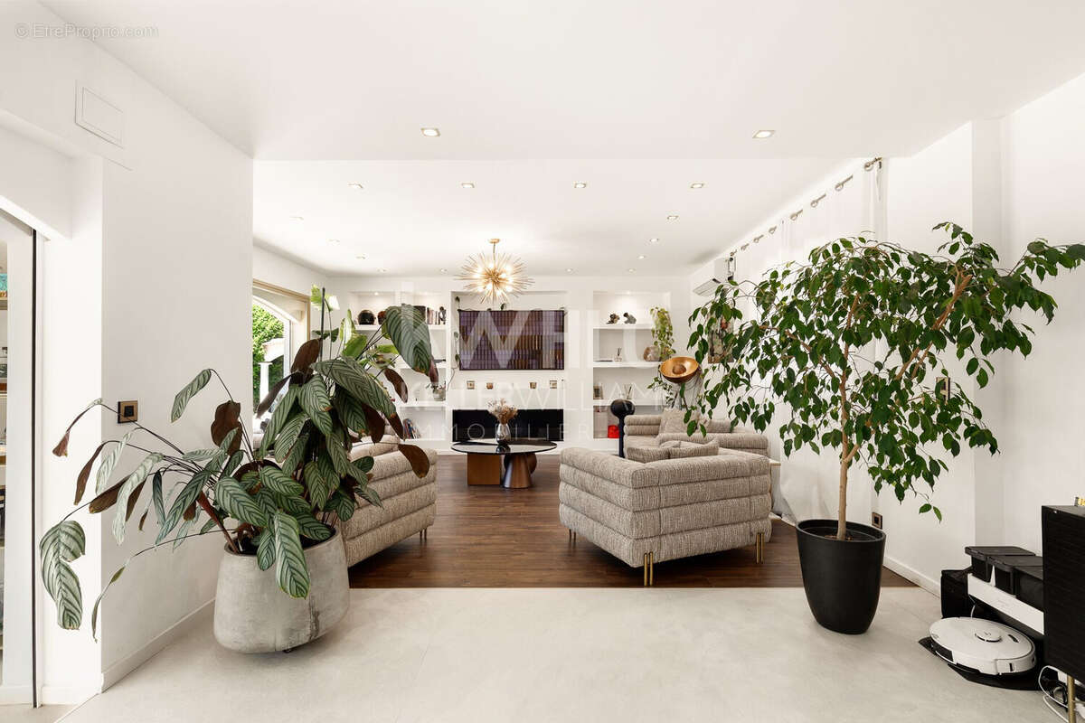 Maison à ROQUEFORT-LES-PINS