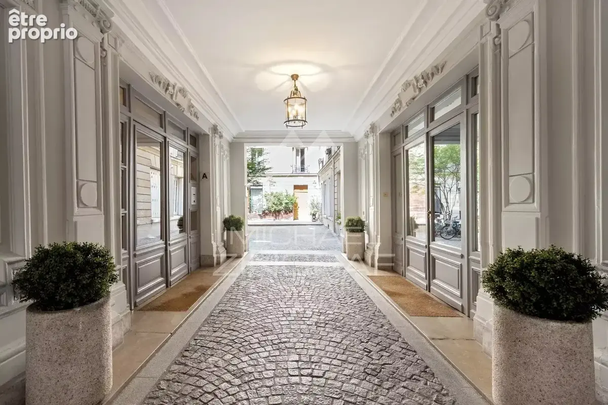 A vendre - Exclusivité - Appartement refait à neuf - 3 Suites - Triangle d'Or - photo 21