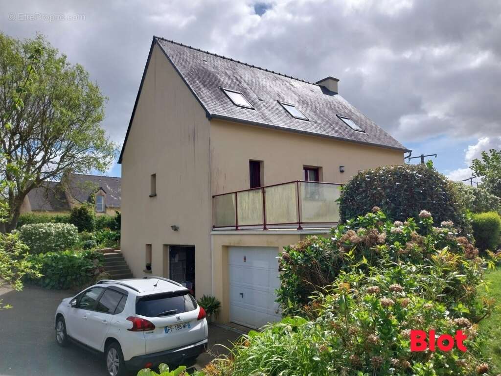 Maison à MONTOURS