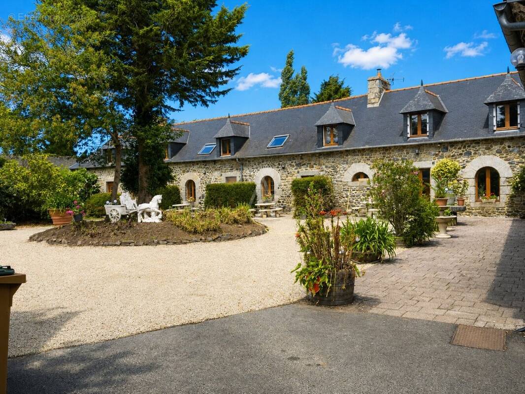 Maison à YFFINIAC