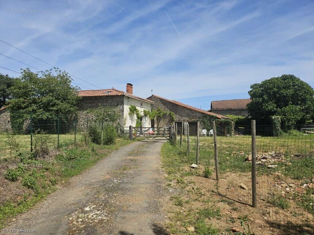 Maison à SAINT-CLAUD