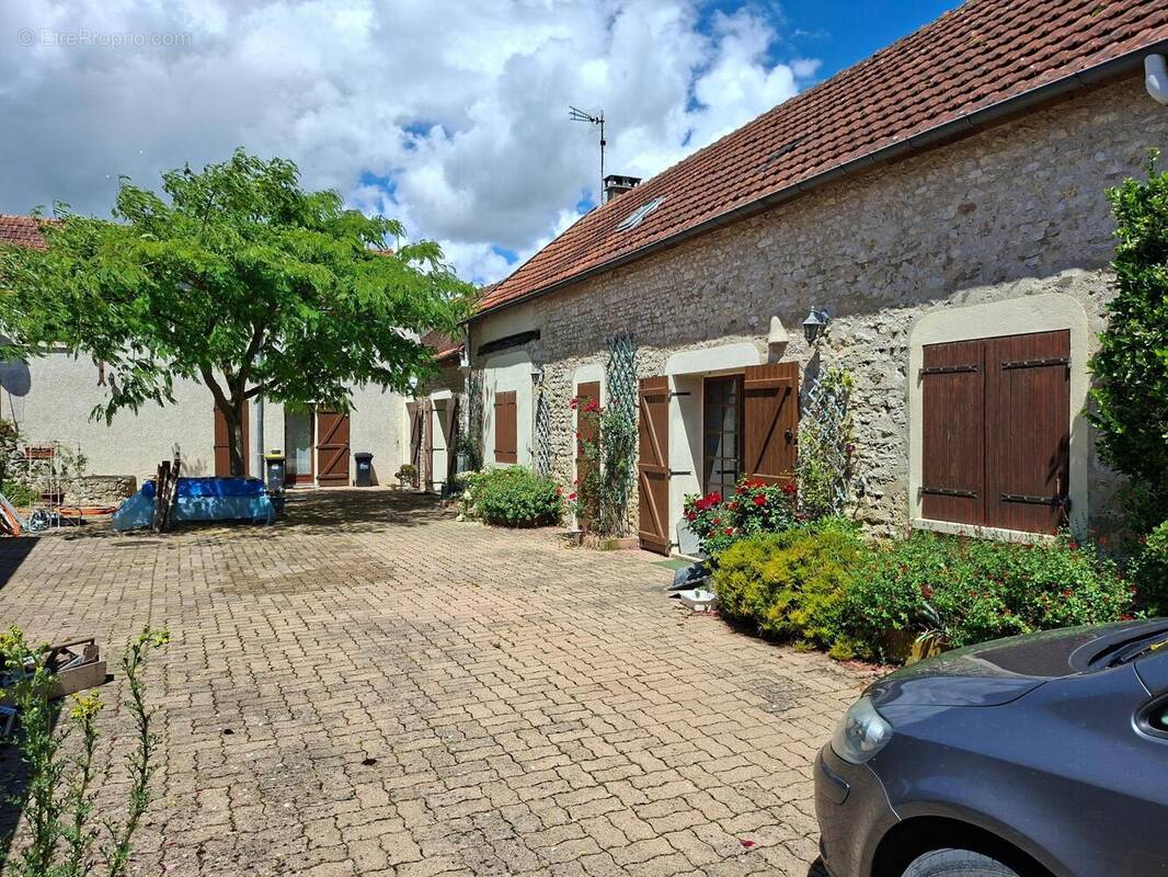 Photo 1 - Maison à BEAUNE-LA-ROLANDE