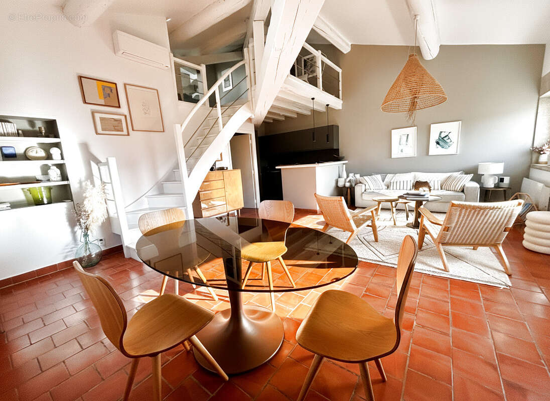 Appartement à MARSEILLE-1E