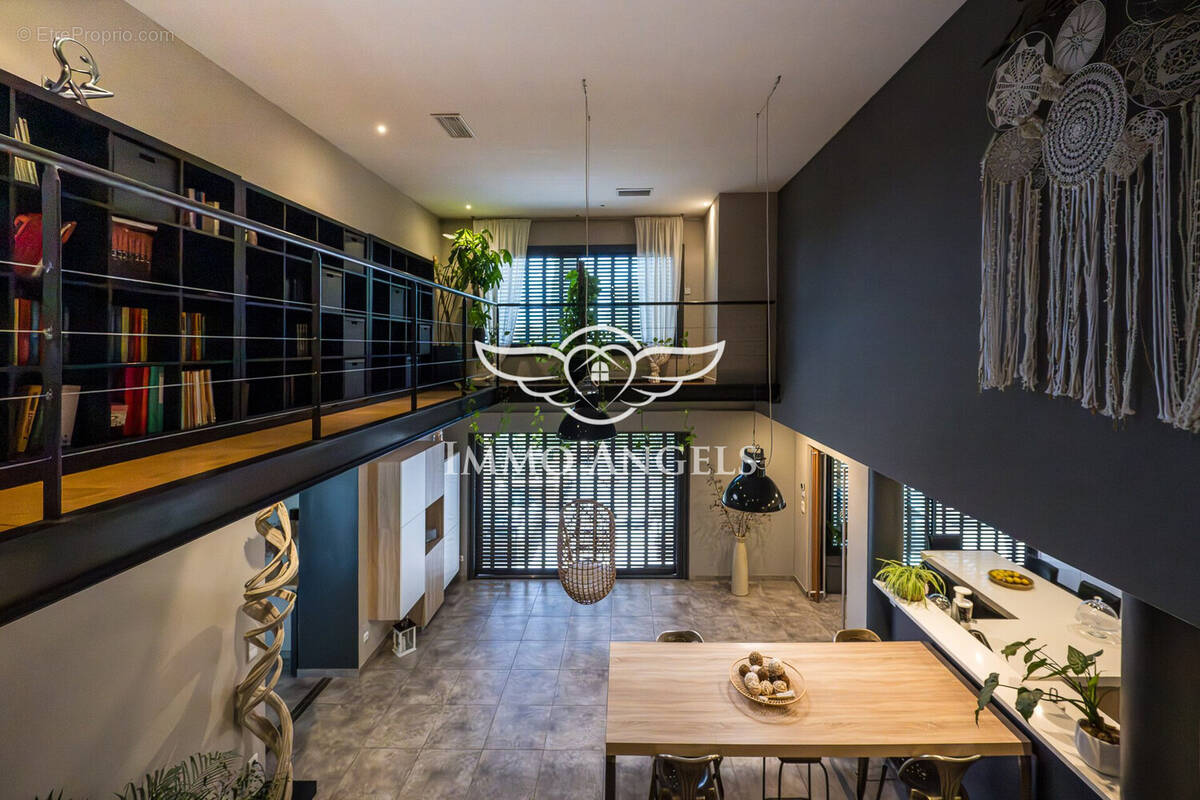 Maison à VAILHAUQUES