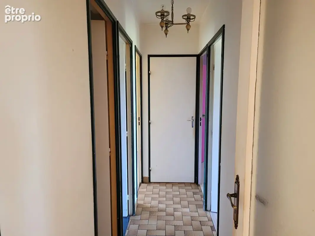 TONNAY CHARENTE Maison de plain pied de 90 m² de type 4 avec garage de 22 - parcelle de 631 m² - photo 9