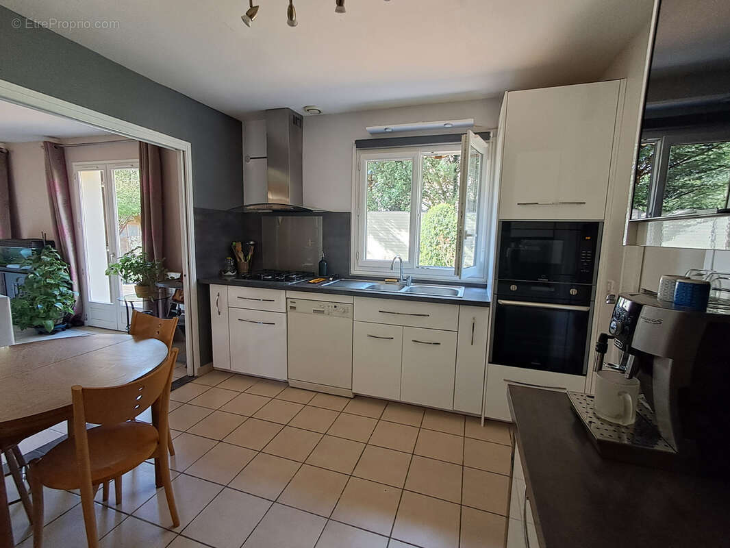 Maison à LA QUEUE-LES-YVELINES