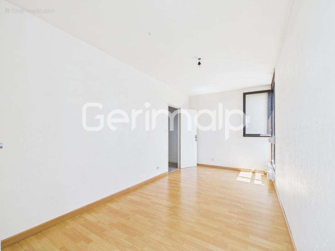 Vente - Appartement - 4 pièces + cuisine - 84 m² - 359 000 € - - photo 9