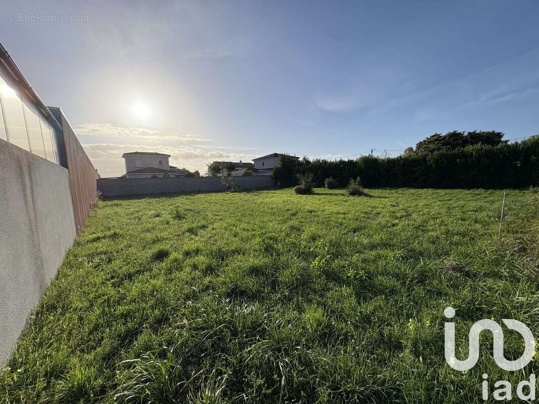 Photo 3 - Terrain à TOURNON-SUR-RHONE