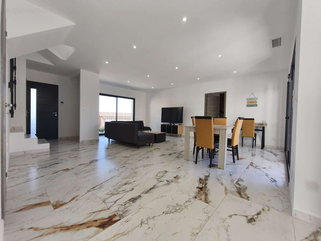 Vend villa T5 avec Garage et piscine - photo 4