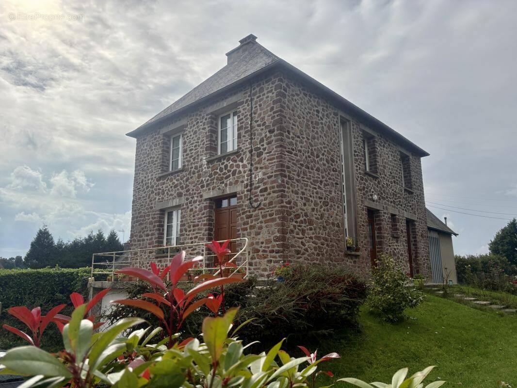 Maison à LE MESNIL-ROUXELIN