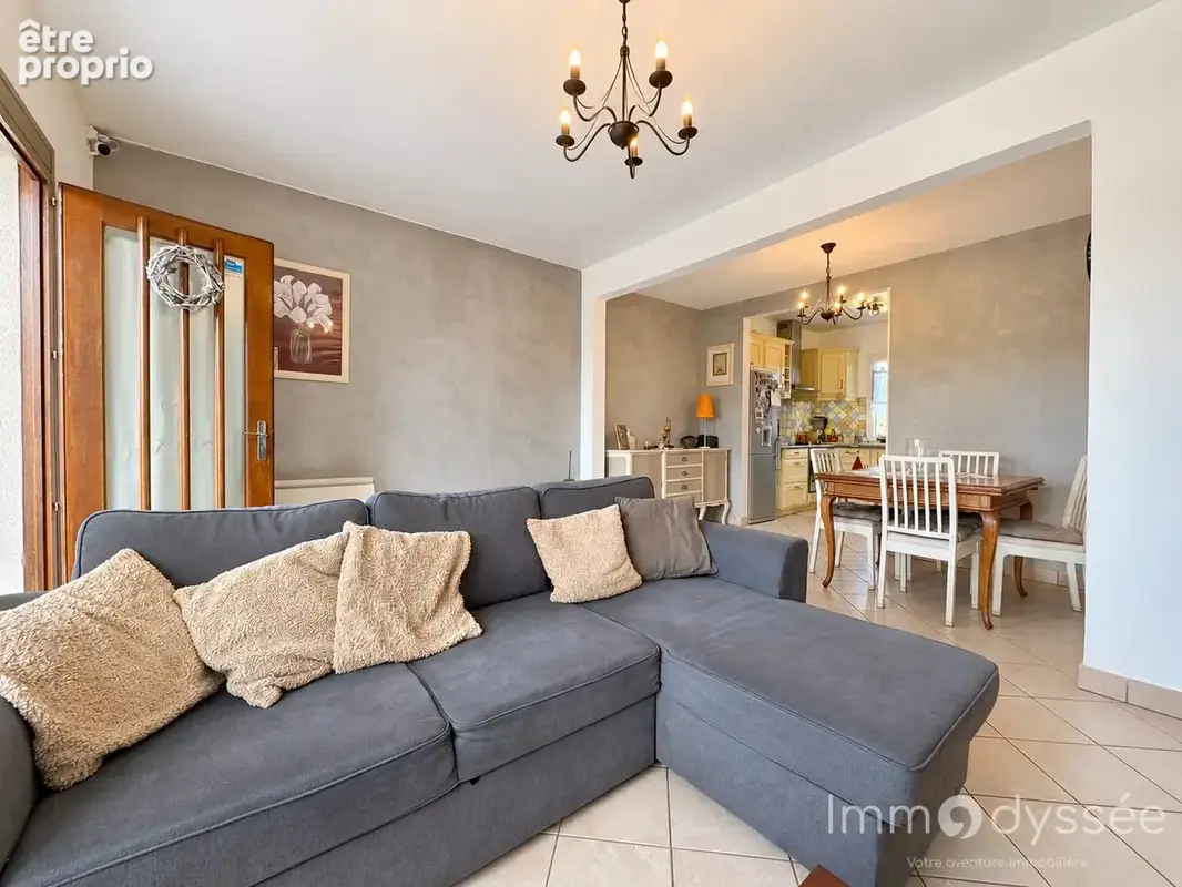 Appartement 5 pièces 86 m² à vendre à Pontault-Combault (77340) - photo 2