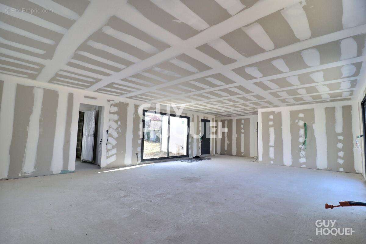 Maison à SURGERES