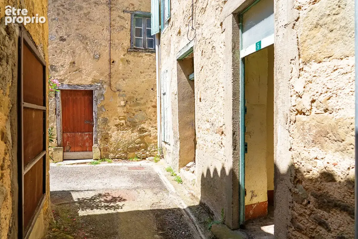 CARCASSONNE - GREFFEIL - Maison de village en pierre  T6 139m² (80m² hab.)  avec remise attenante et vue dégagée - photo 5