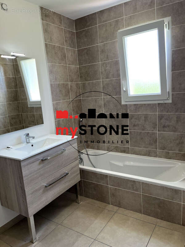 Maison à VARENNES-LES-MACON