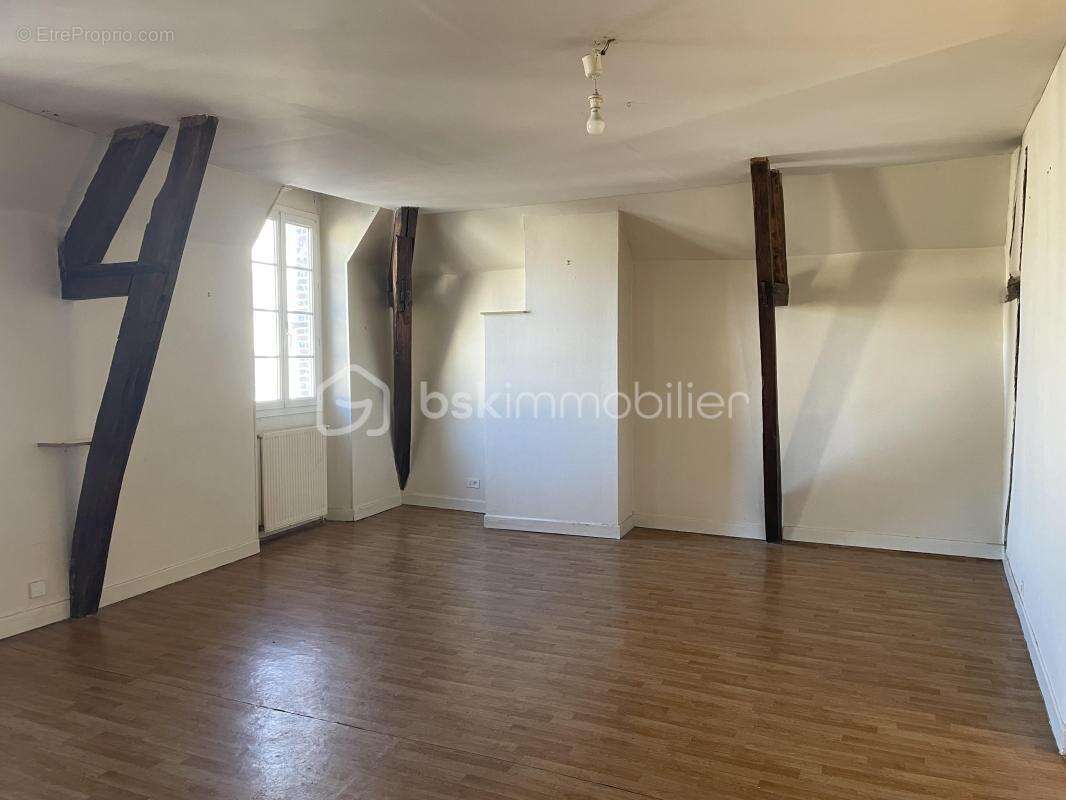 Appartement à VILLENEUVE-SUR-YONNE