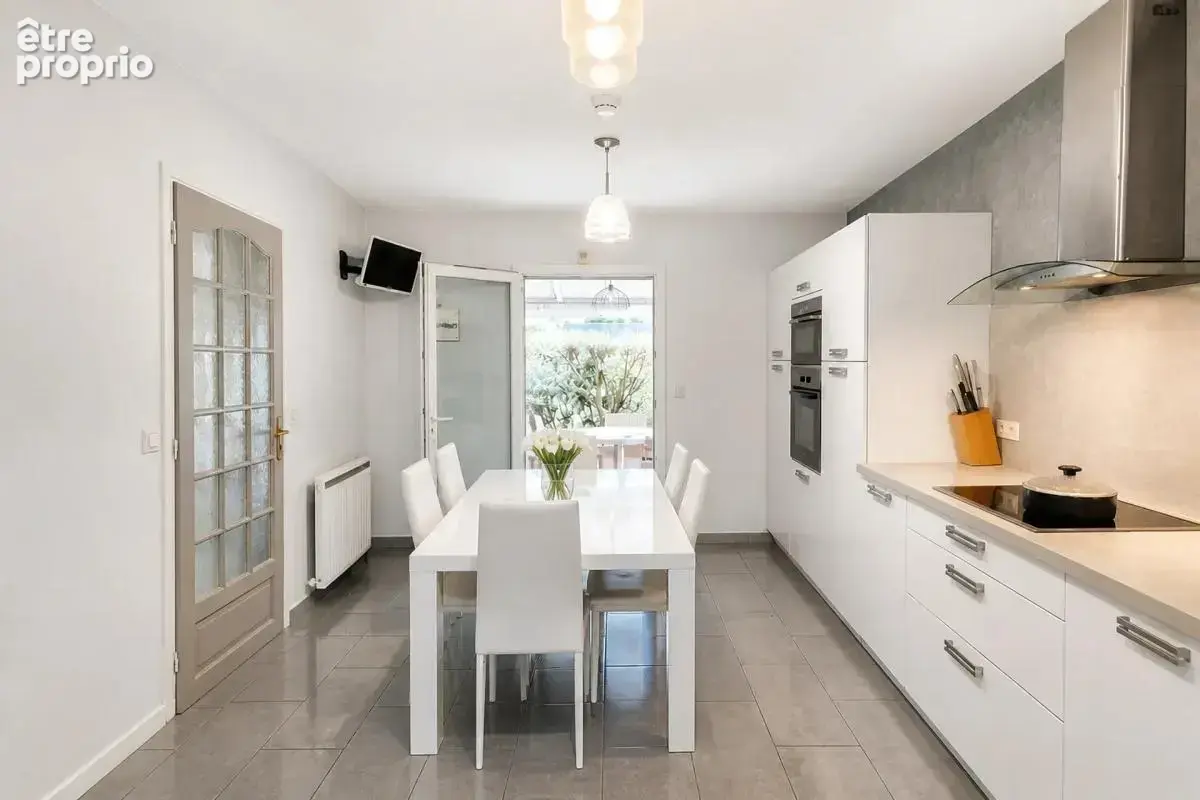 Maison de 8 pièces de 170 m² à Chamaret - photo 4