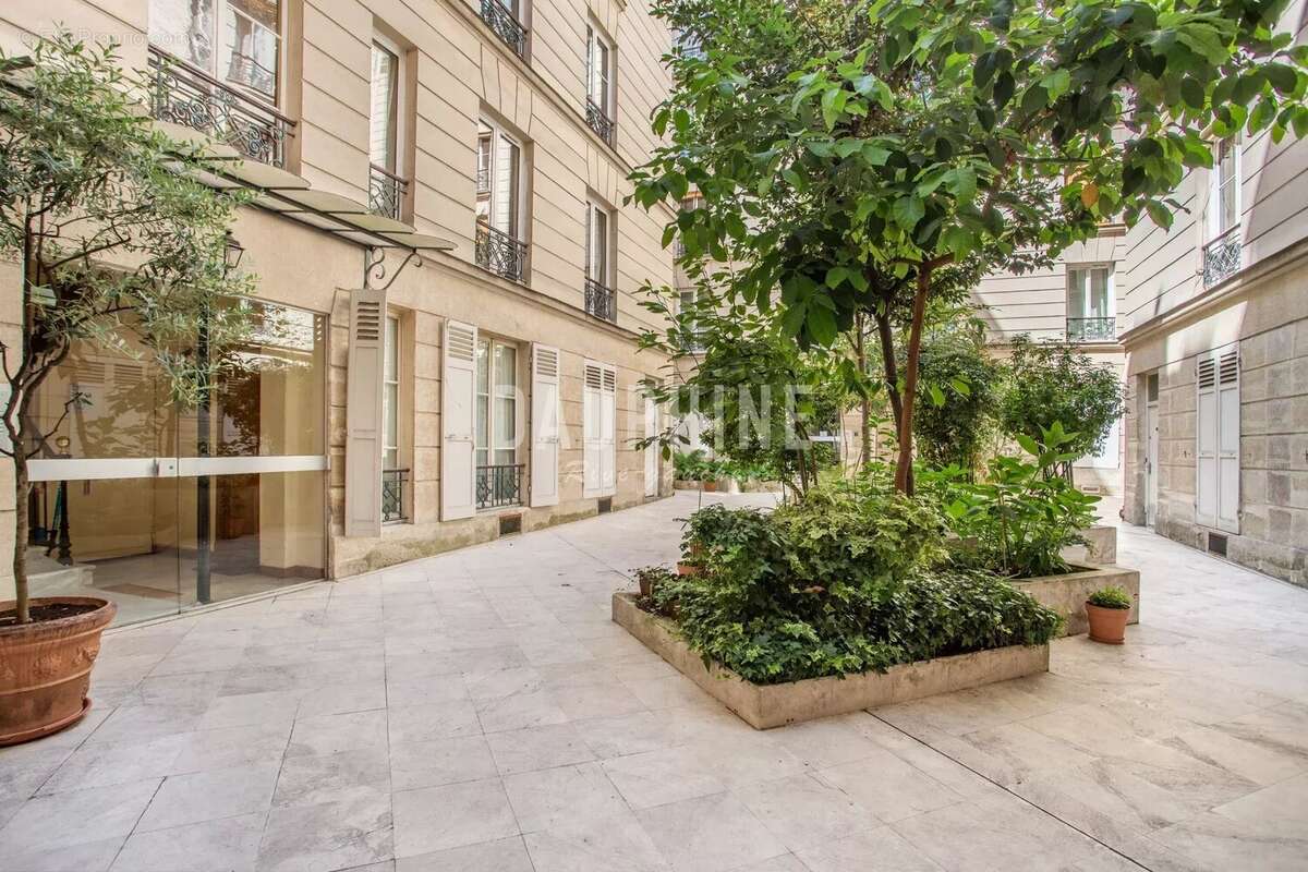 Appartement à PARIS-7E