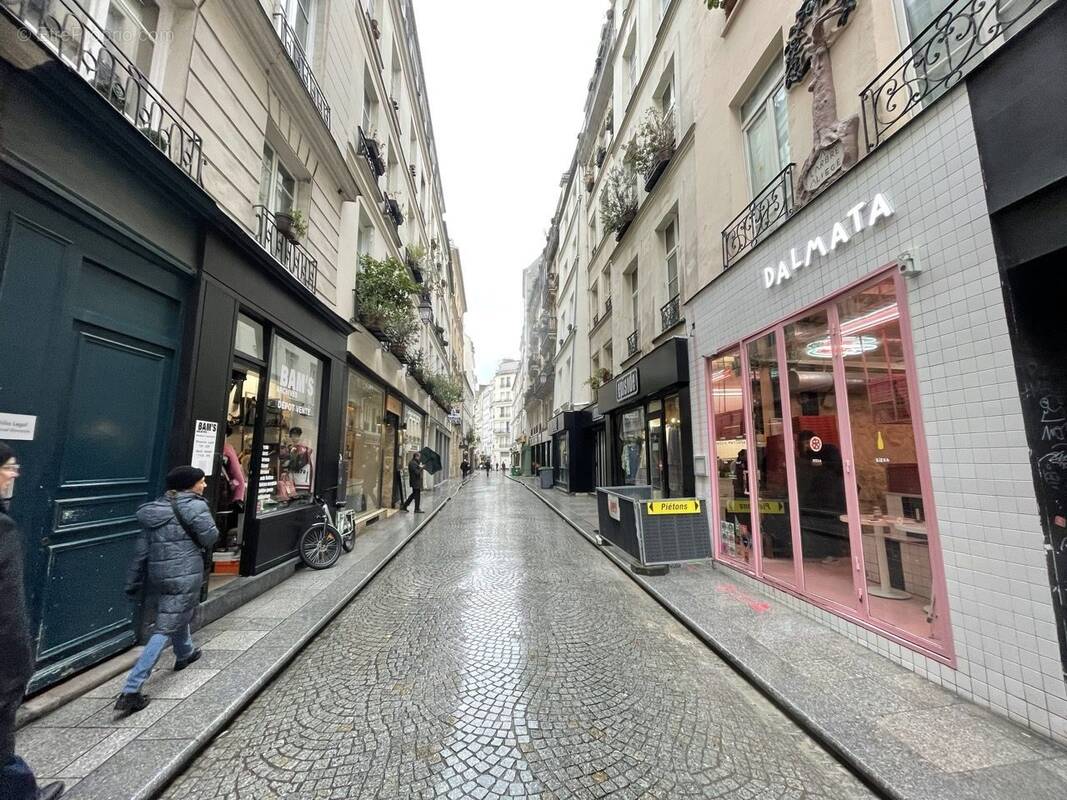Autre à PARIS-2E
