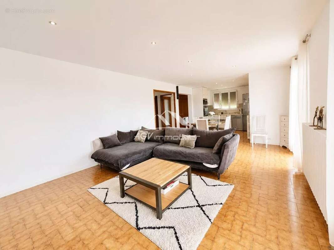 Alès - Maison 175 m² – 5 chambres – 2 logements (T4 + T5) - photo 2