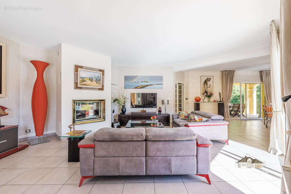 Maison 250 m² à Saint-Sulpice-Et-Cameyrac  - photo 3