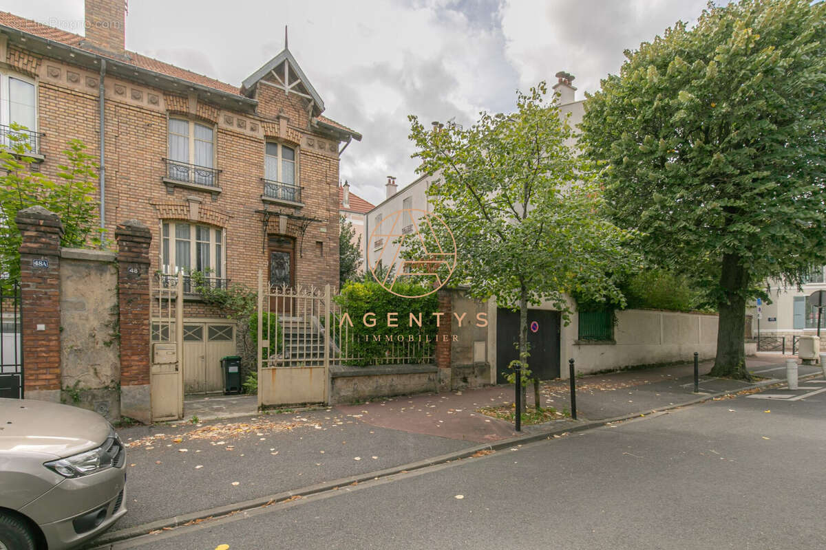 Maison à SAINT-MAUR-DES-FOSSES