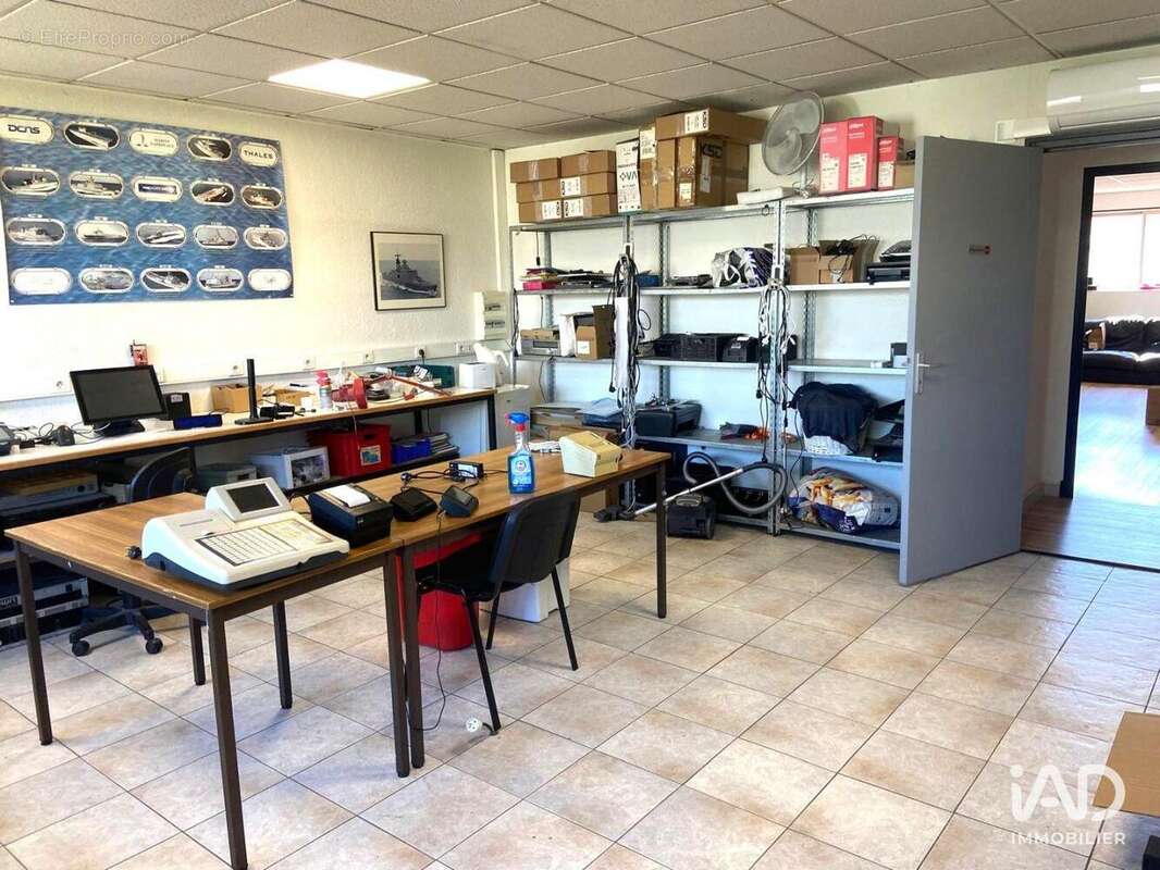 Photo 2 - Commerce à FREJUS