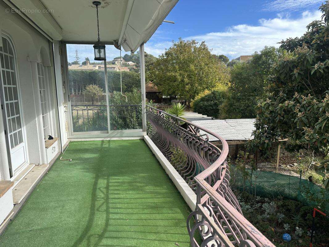 Appartement à MOUGINS