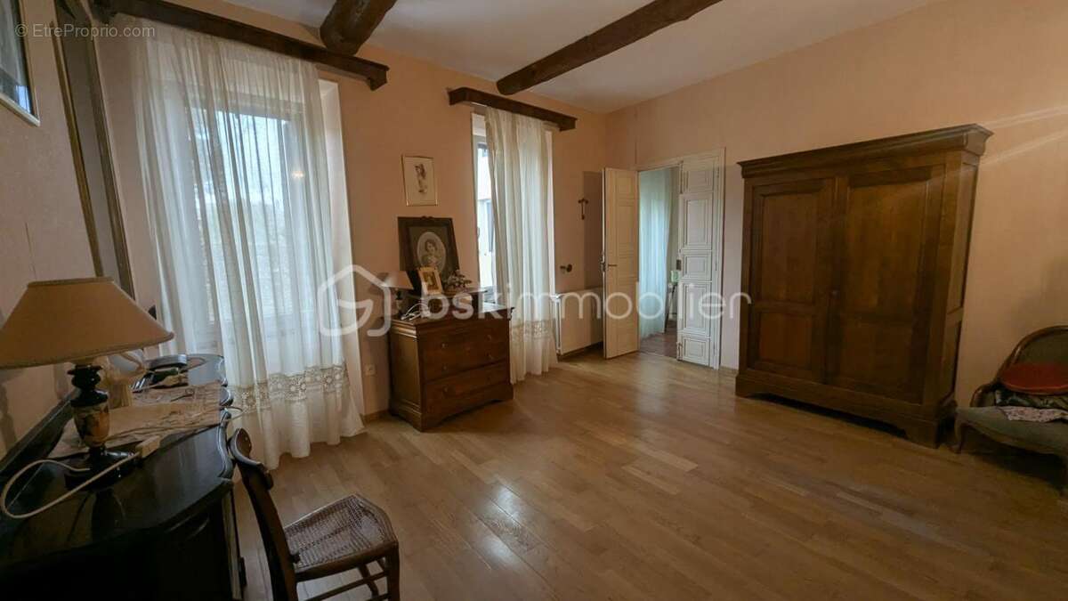 Maison de maître de 200m² - photo 10