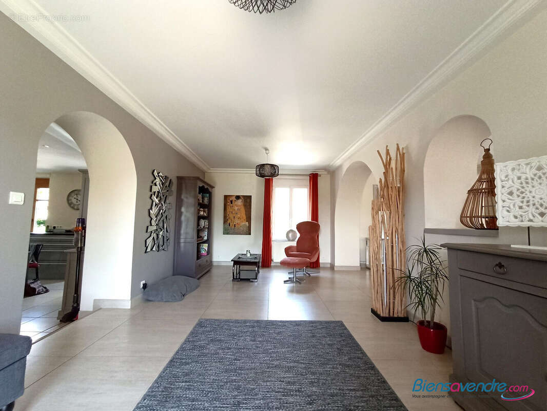 Maison 360 m² à Montbazon  - photo 4