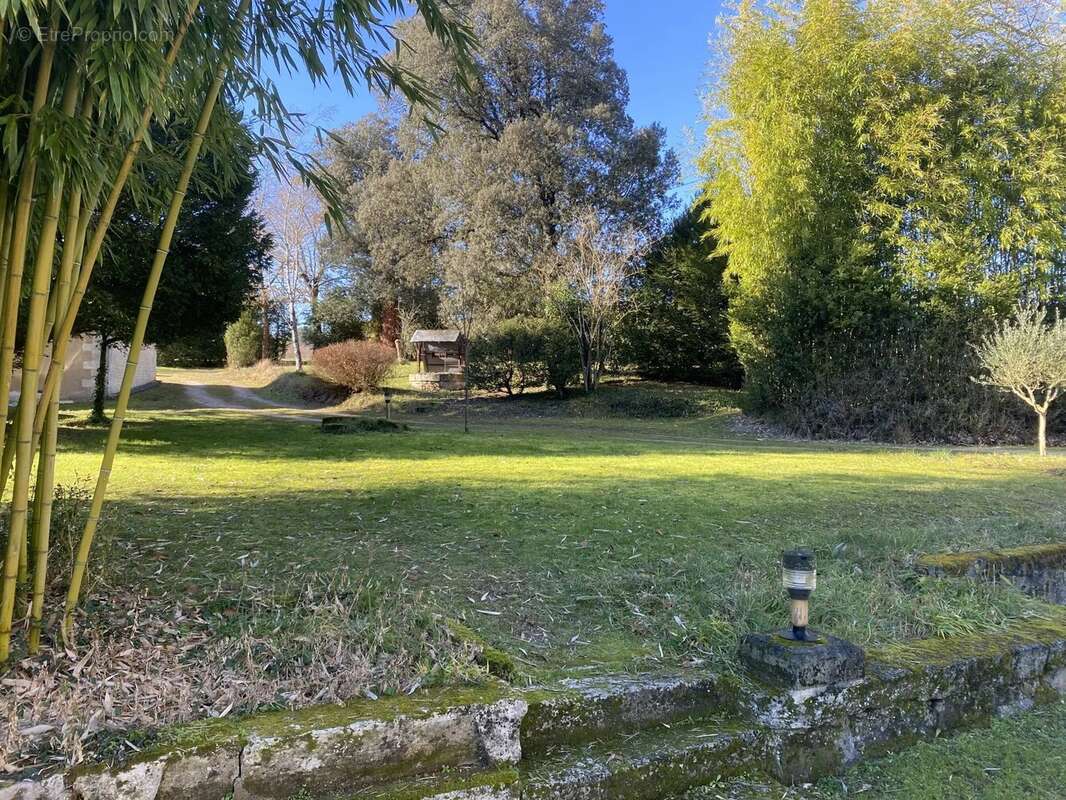 Maison à BARBEZIEUX-SAINT-HILAIRE