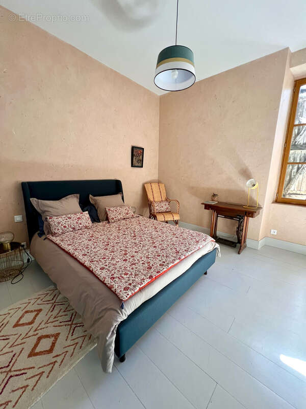 Demeure en pierre de 270 m2 avec jardin et dépendances - photo 8