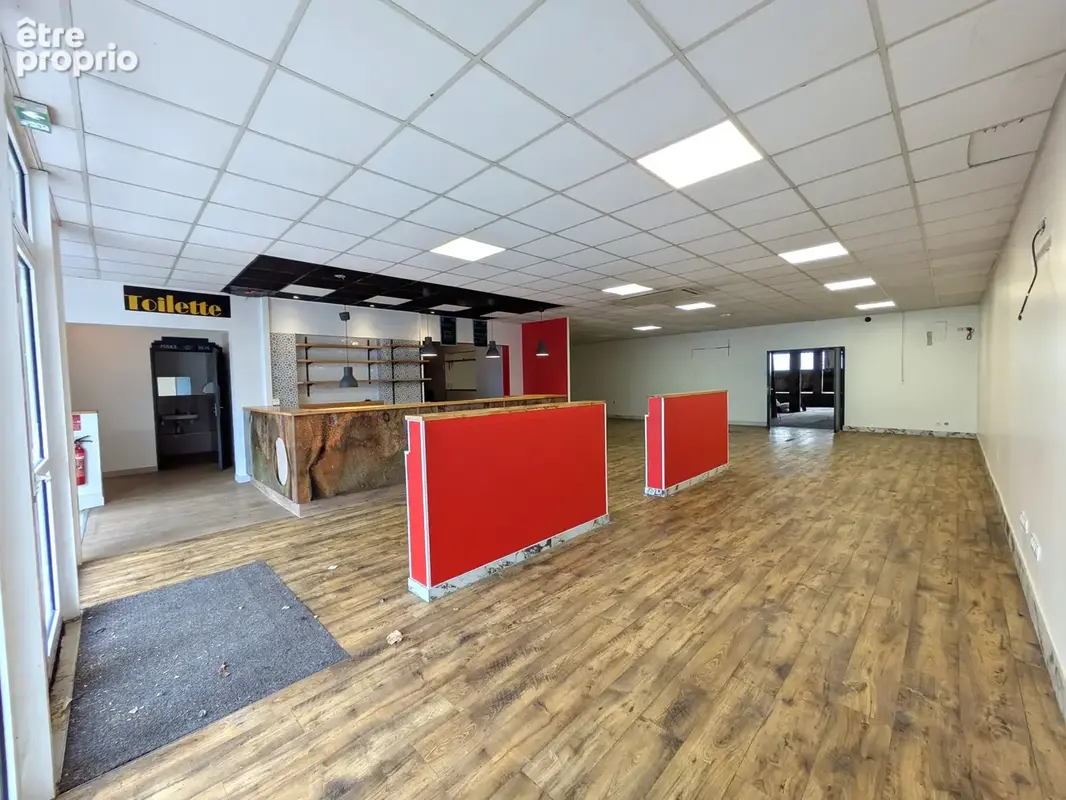 Local commercial Fougères 400 m2 - photo 2