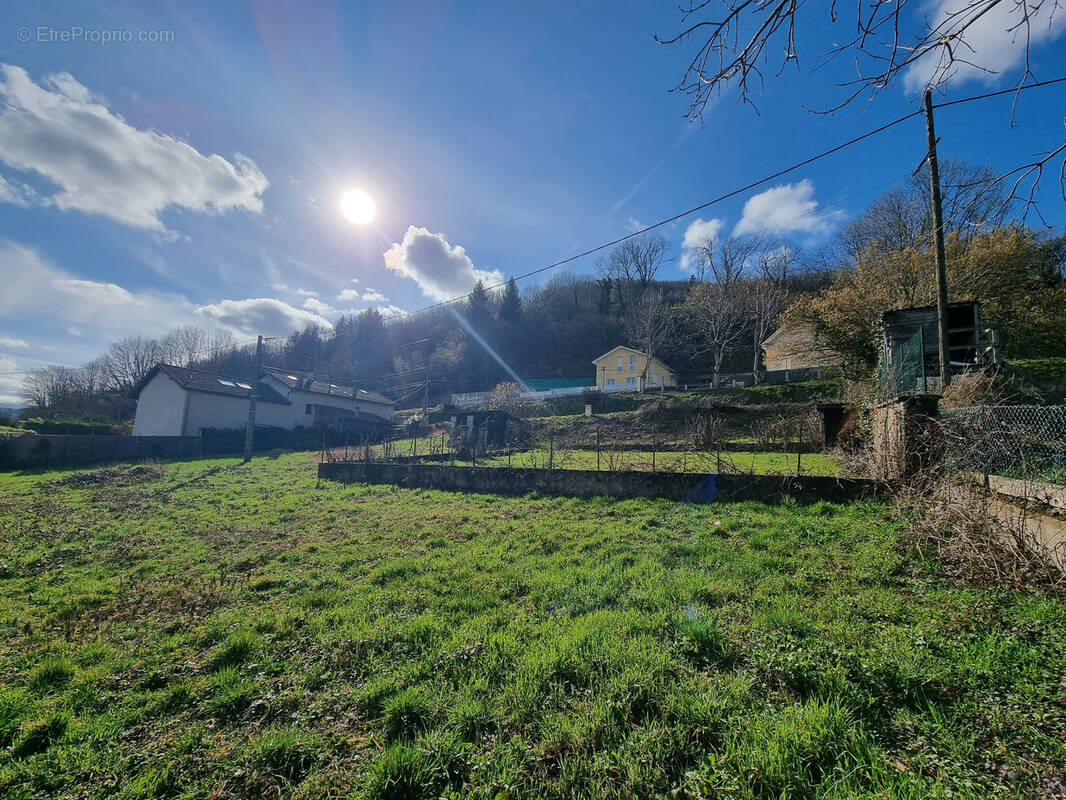 Terrain à CHIRENS