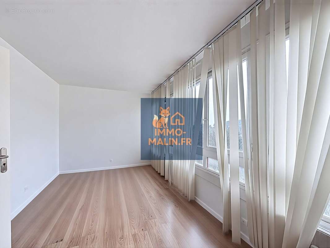 Salon IA vide - Appartement à NANTERRE