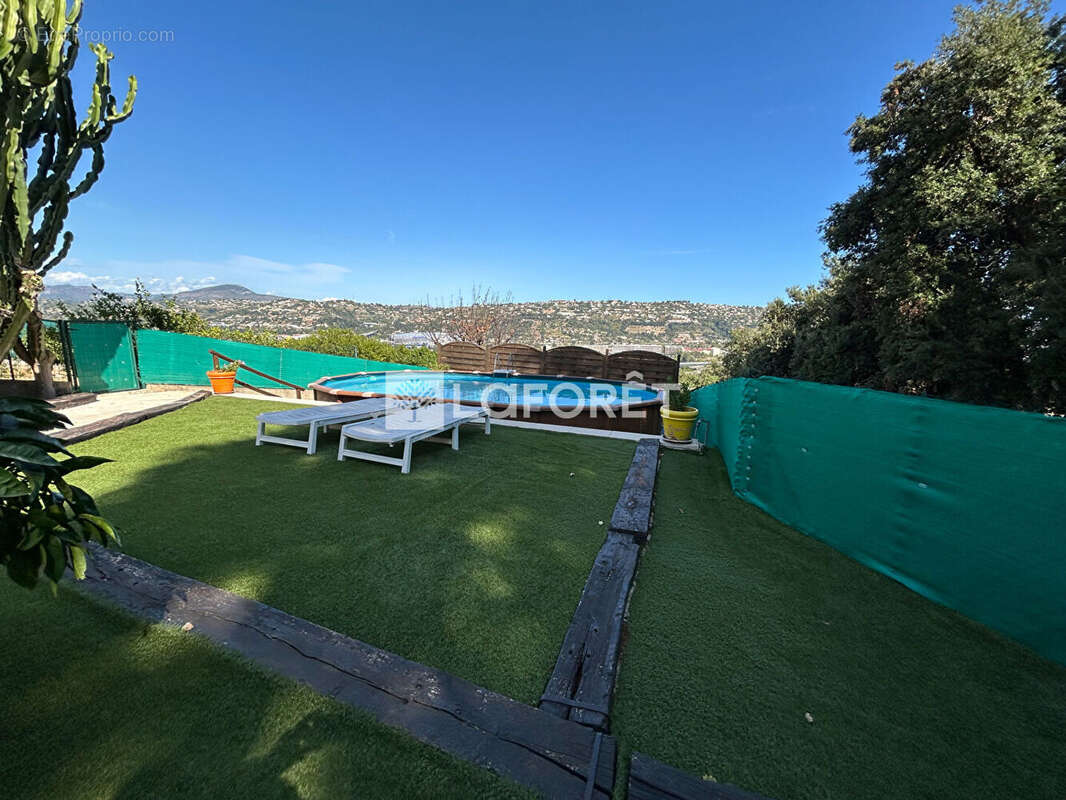 Maison à SAINT-LAURENT-DU-VAR