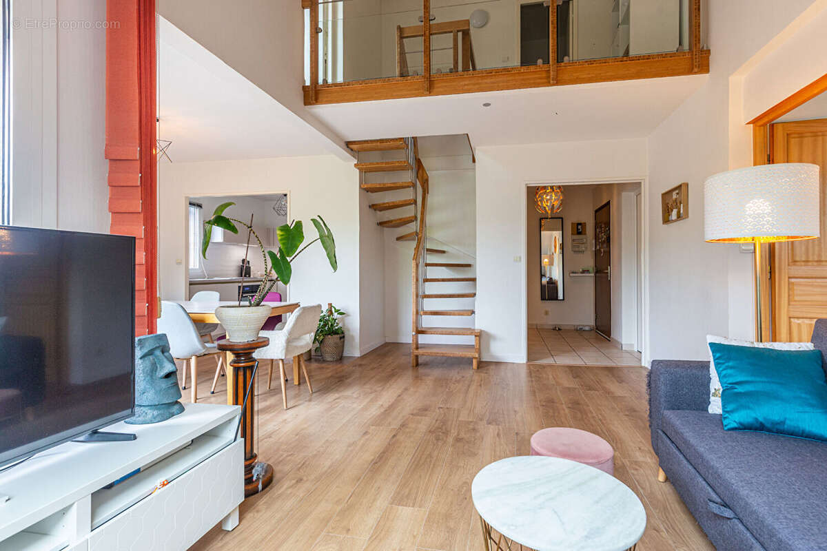 Agence immobiliere laforet - "monstera" - poisy - appartement duplex t4 de 96.01m² (84,05m2 carrez) - dernier etage - terrasse - - photo 4