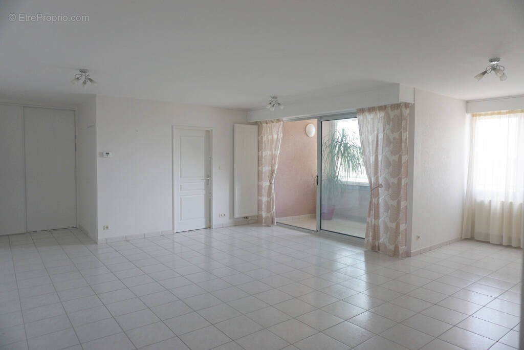 Rare - Très bel appartement F3 de 92 m2 au centre de Paray le Monial - photo 2