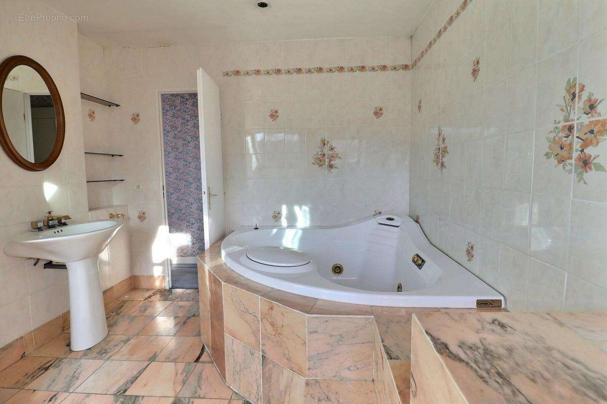 Maison à SAINT-NOM-LA-BRETECHE