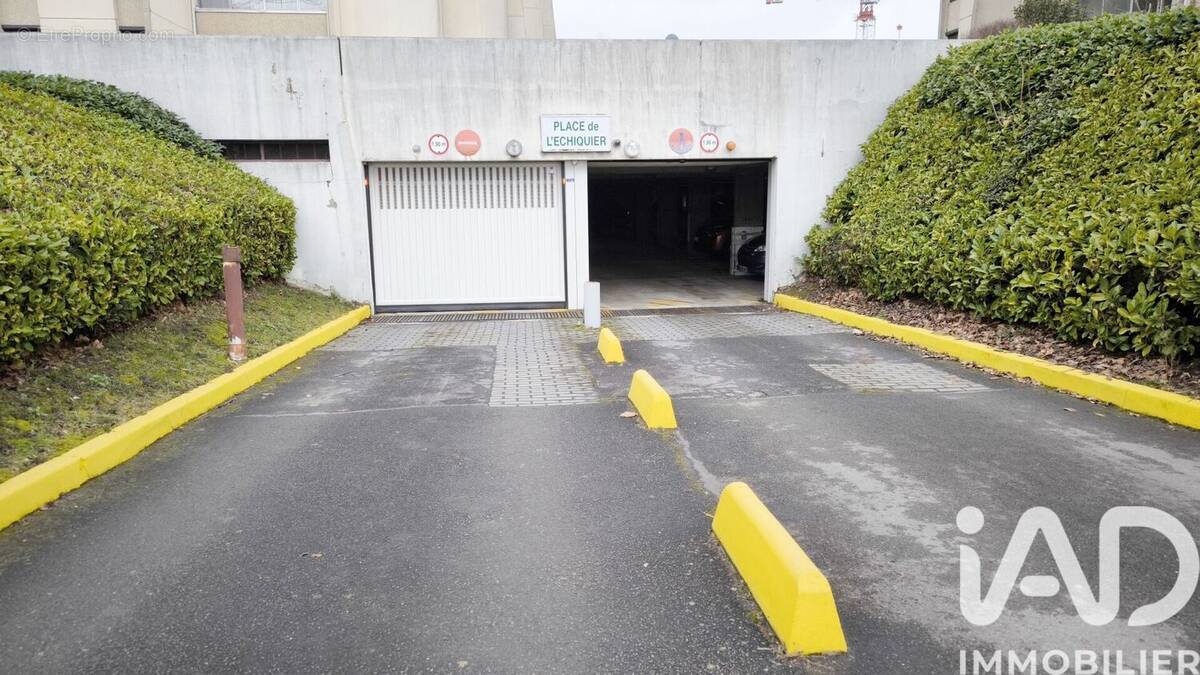 Photo 1 - Parking à VILLIERS-LE-BEL