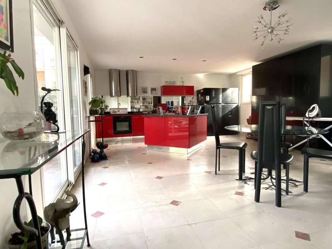 Maison à CHENNEVIERES-SUR-MARNE