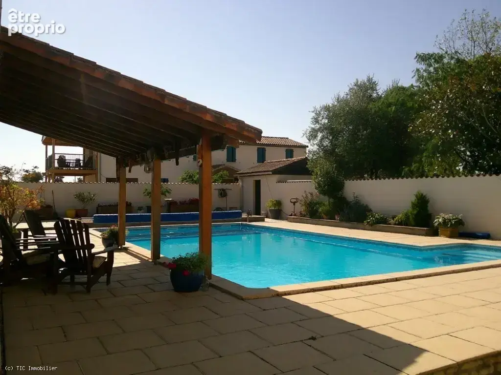 Superbe Maison Individuelle Avec Une Piscine Chauffée et Une Maison À Rénover - photo 7