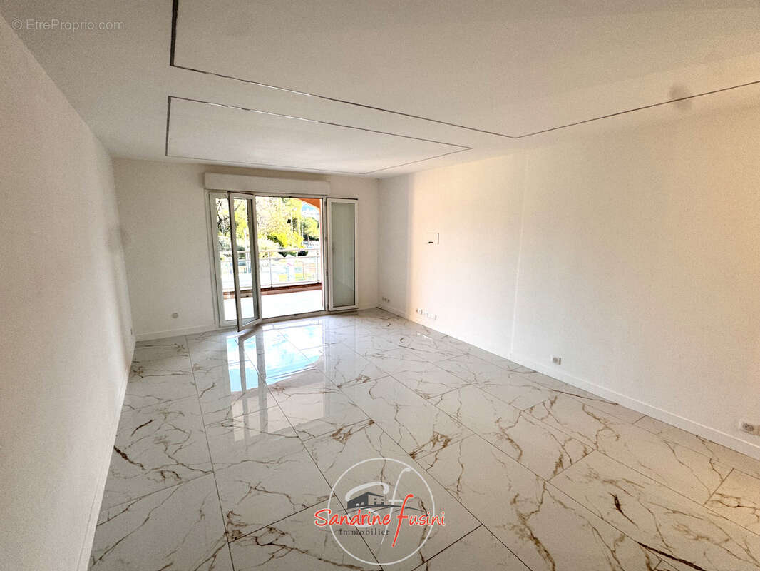 Appartement à CARROS