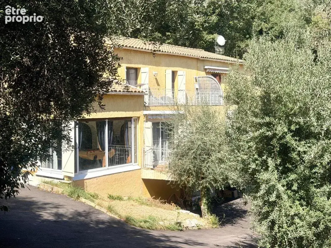 Maison 5 pièces 143 m² à vendre à Castagniers (06670) - photo 2