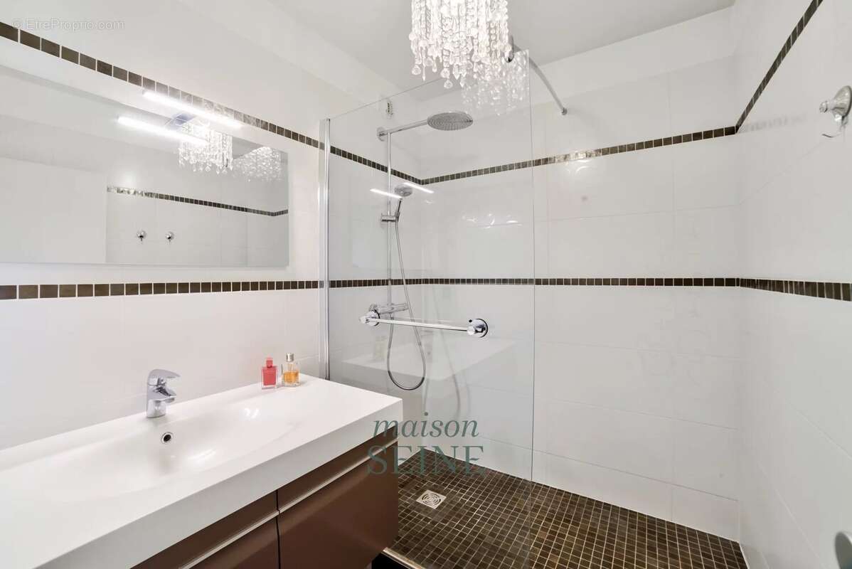 Appartement à NEUILLY-SUR-SEINE