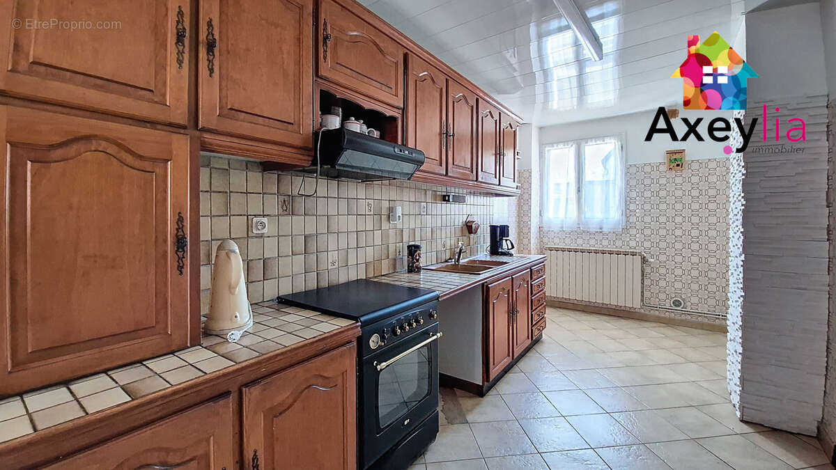Maison à POUILLY-SOUS-CHARLIEU