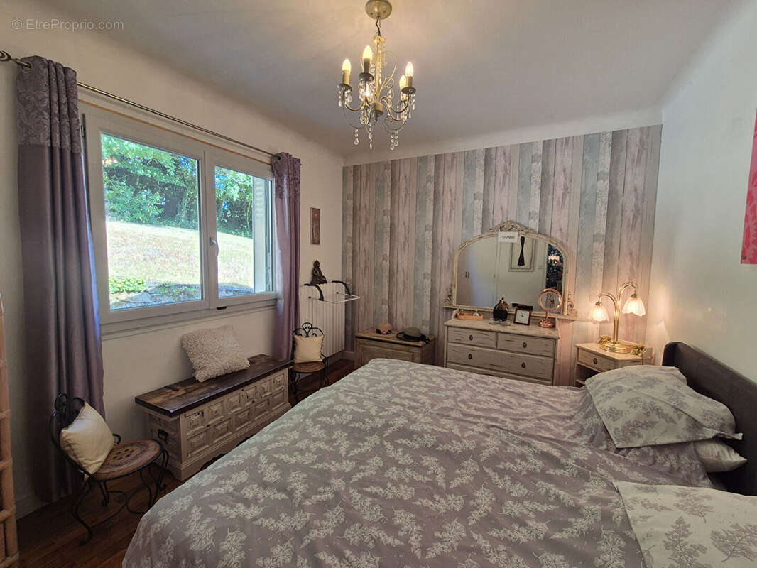 CORRÈZE. TREIGNAC. Belle maison de 3 chambres avec garage et jardins de 1 079 m² - photo 14