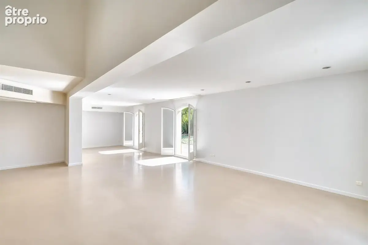 Proche commodités et calme pour cette maison climatisée avec piscine et s-sol complet - photo 5