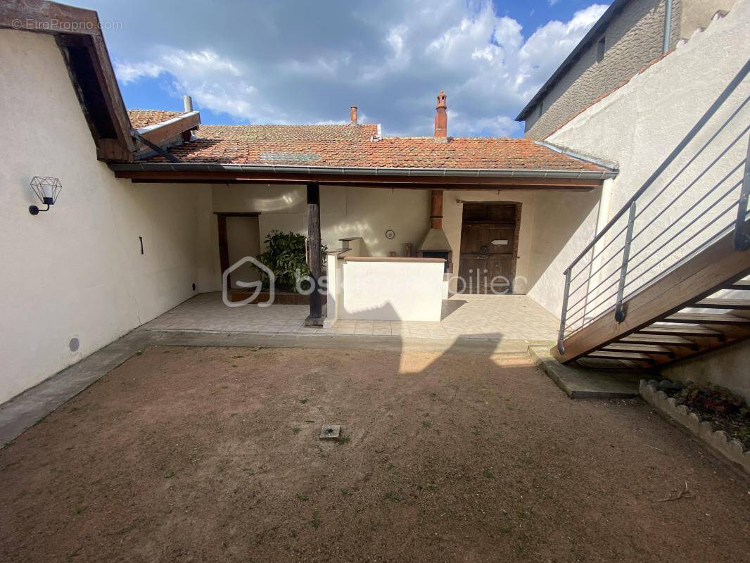 Maison à SAINT-SYMPHORIEN-DE-LAY